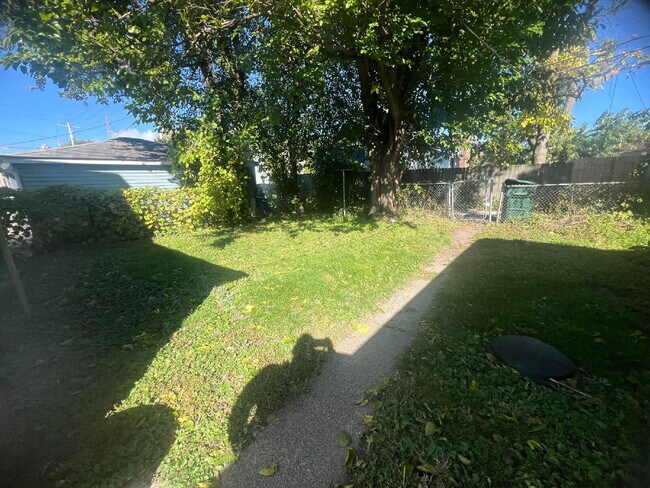 Building Photo - 617 Kane St