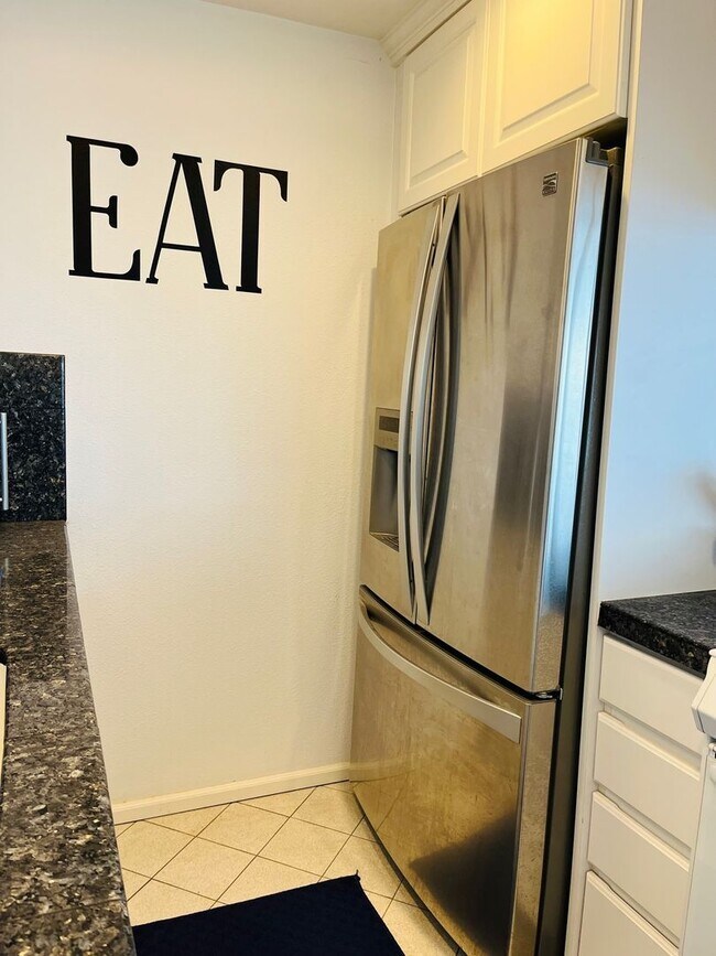 Building Photo - Kirkland Waterfront Condo Available Now! S...