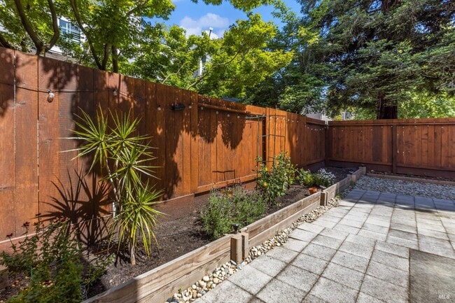 Building Photo - 1734 Zinfandel Dr