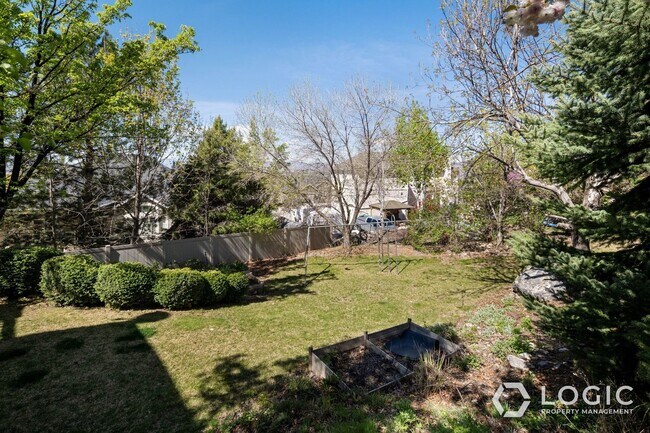 Building Photo - 9223 Silver Lake Dr