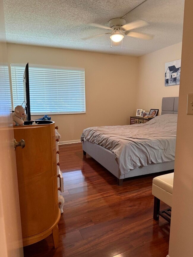 Building Photo - 329 Knotty Pine Cir