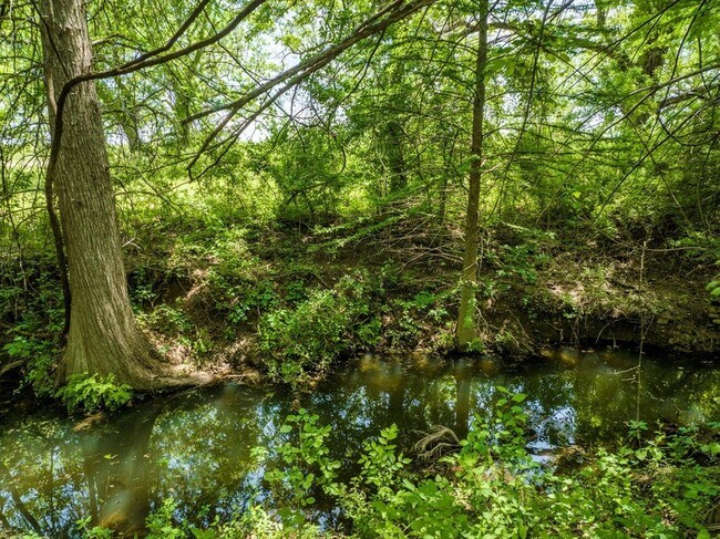 Building Photo - 800 Spur 191