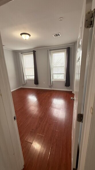 Building Photo - 712 S Park St