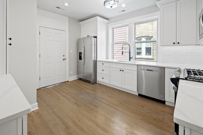 Building Photo - 4834 N Springfield Ave