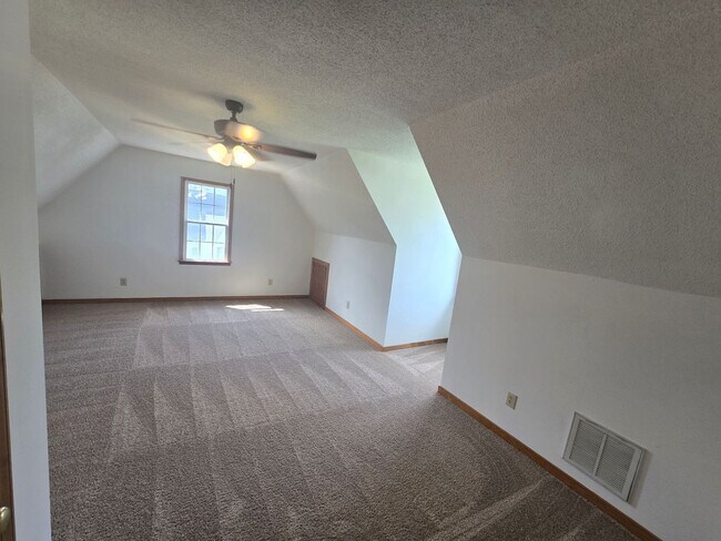 Building Photo - 4 bedroom in Prince George!!