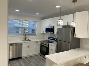 Building Photo - 2748 NE 28th Ave