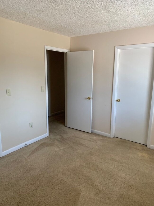 Building Photo - 2 BED 2 BATH UNIT ON 3RD FLOOR IN MYRTLE G...