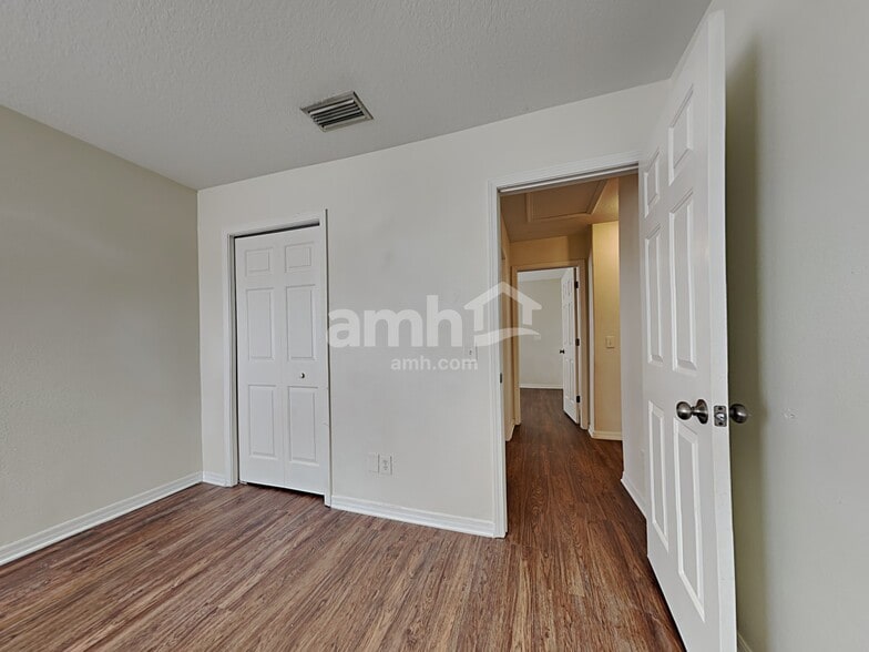 Building Photo - 8523 Deer Chase Dr