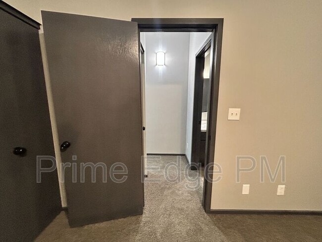 Building Photo - 1741 Ridgehaven Ct