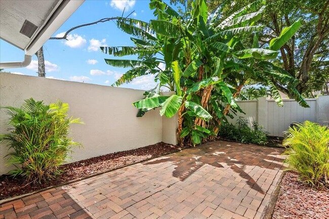Building Photo - 12781 Spinnaker Ln