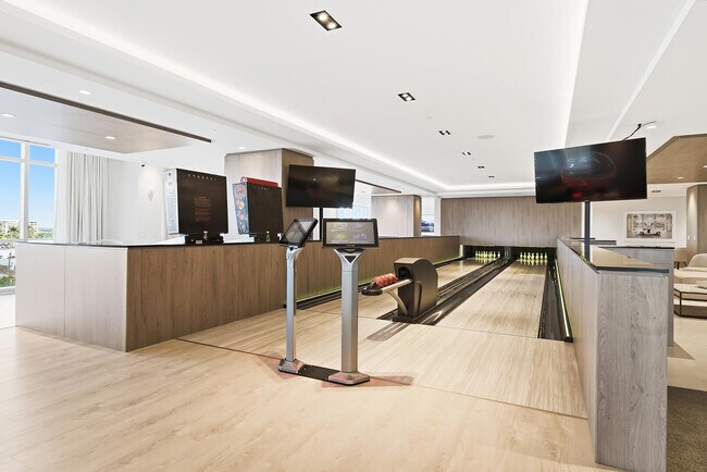 Building Photo - 220 Lake Shore Dr