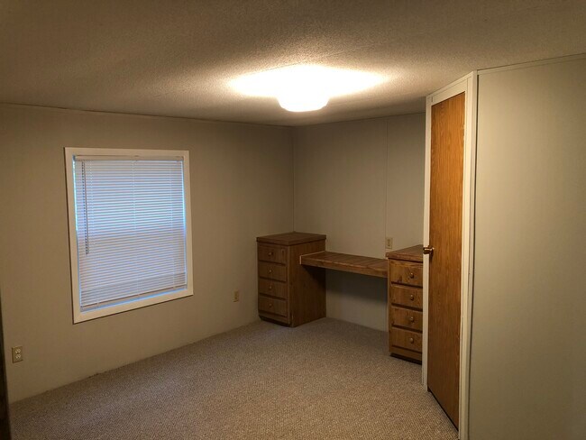 Building Photo - 2526 Fox Hill Ct