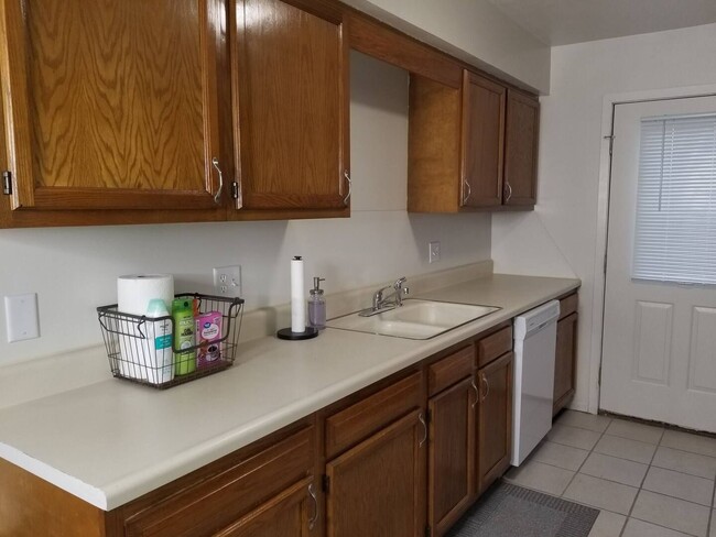 Building Photo - Plainfield Dr 1538-40