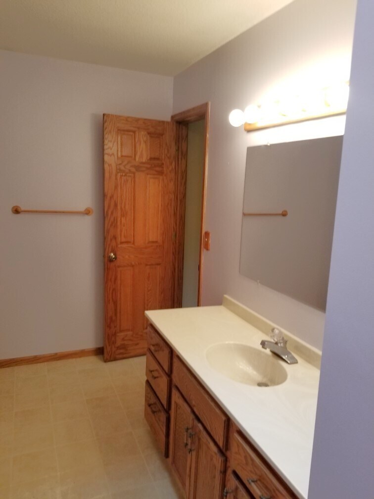 Building Photo - 502 Prairie Ln