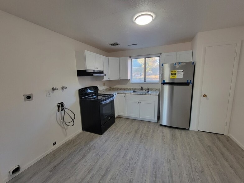Building Photo - 31 E 1100 S