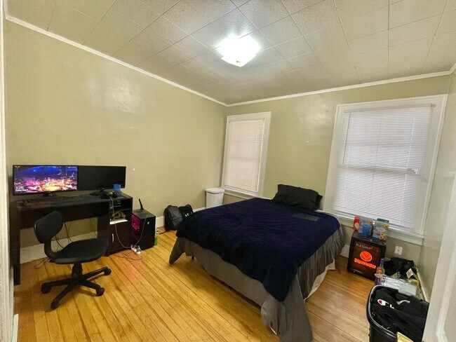 Building Photo - 1729 11th Ave