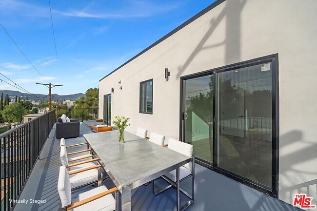 Building Photo - 913 N Hobart Blvd