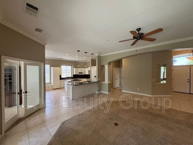 Building Photo - 2511 S Peppertree St
