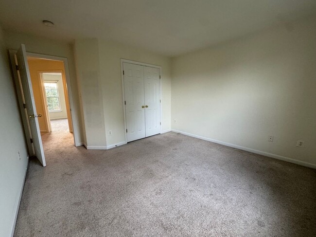 Building Photo - 105 Fredericksburg Dr