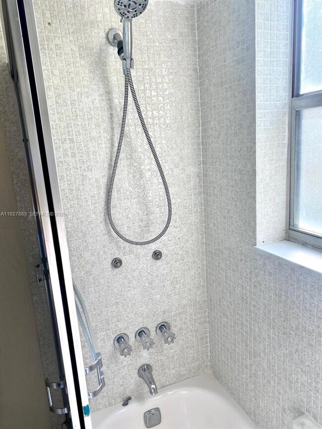 Building Photo - 1800 SW 81st Ave