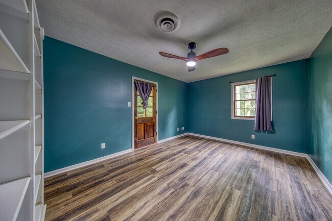 Building Photo - 105 Newton Ln