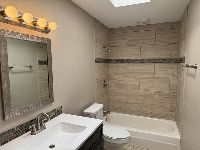 Building Photo - 4221 Penelope Pl NE