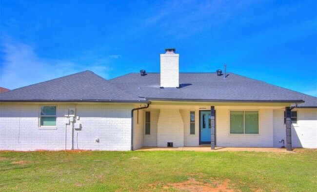 Building Photo - 7008 Comanche Ave