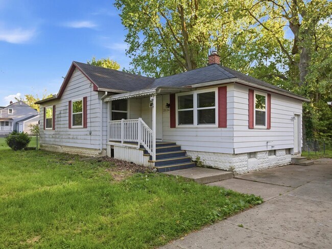 Building Photo - Cozy 3-BR Home w/ Fenced Yard & Pet-Friendly Perks in Flint Charter Township!