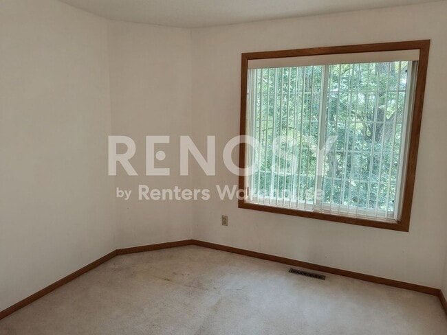 Building Photo - 4BD/2BA in Hopkins Available Now