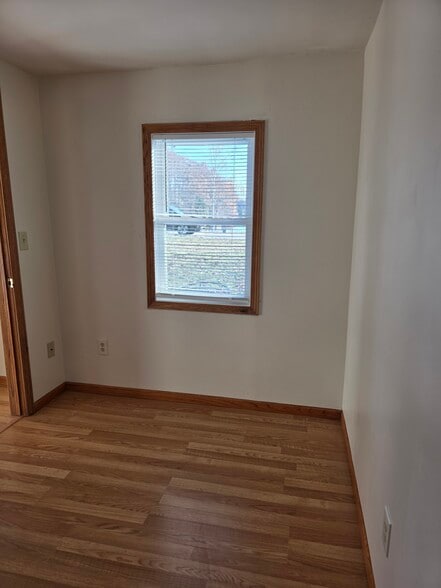 Building Photo - 3255 N Lakeshore Dr