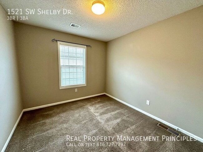 Building Photo - 1521 SW Shelby Dr