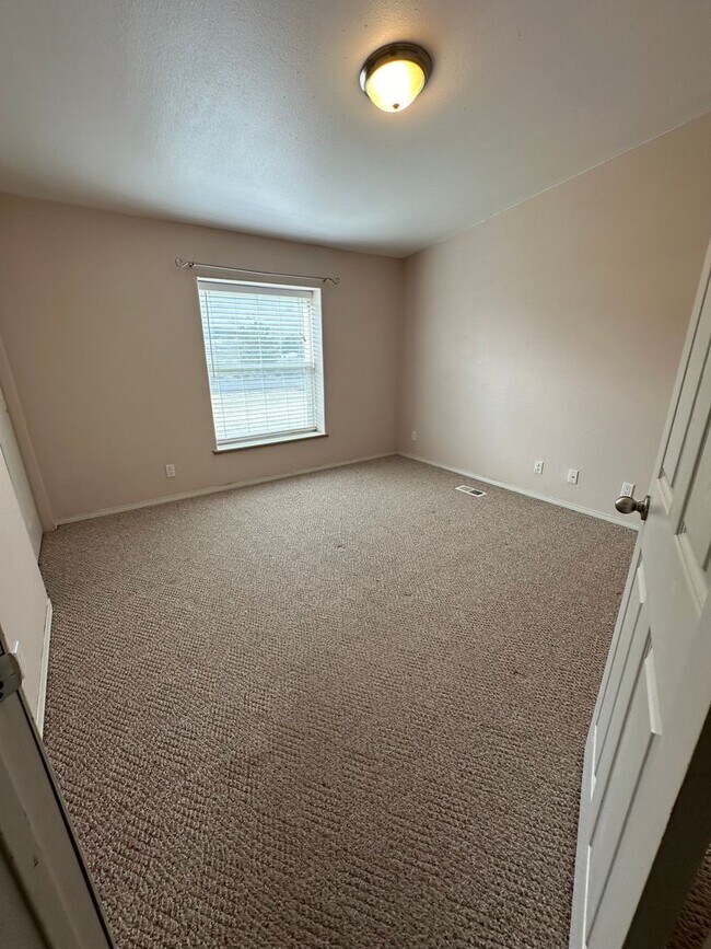 Building Photo - RARE FIND!! Country living with big shop o...