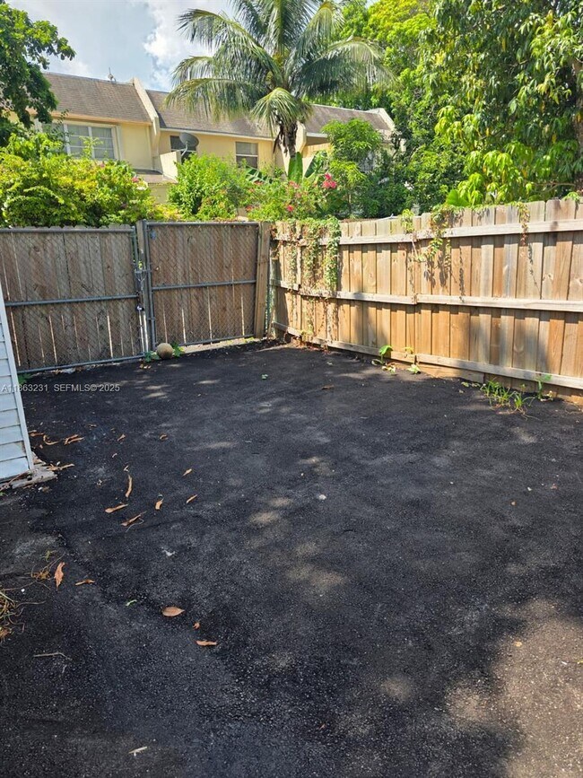 Building Photo - 1206 Seaview