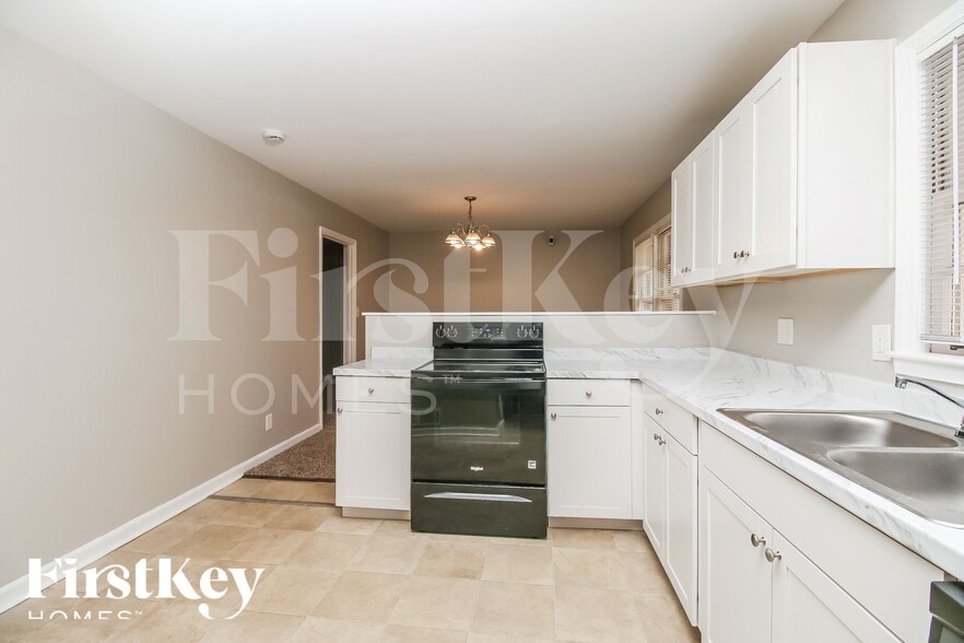 Building Photo - 2672 Lilac Dr