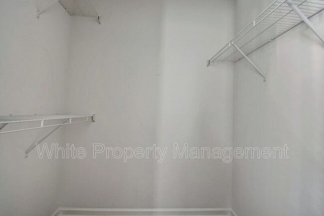 Building Photo - 49 Linford St