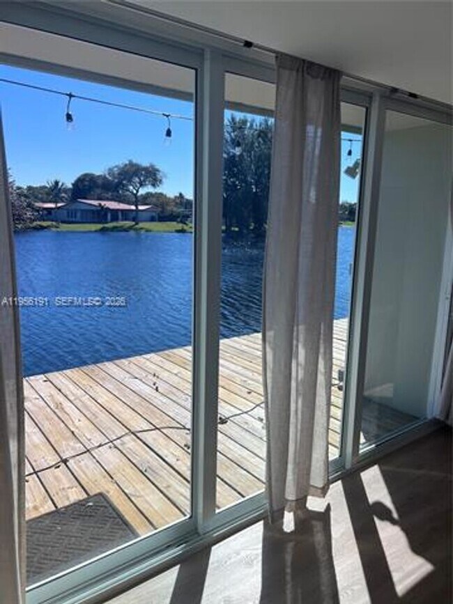 Building Photo - 6484 Miami Lakes Dr