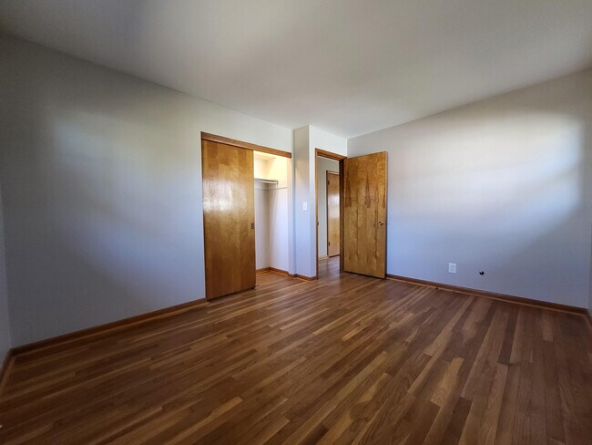 Building Photo - 4720 Esterbrook Rd