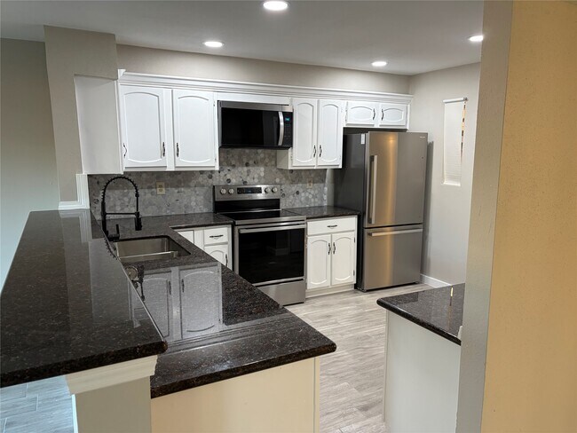 Building Photo - 14555 Wunderlich Dr