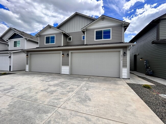 Building Photo - 4800-4802 E Fairview Ave