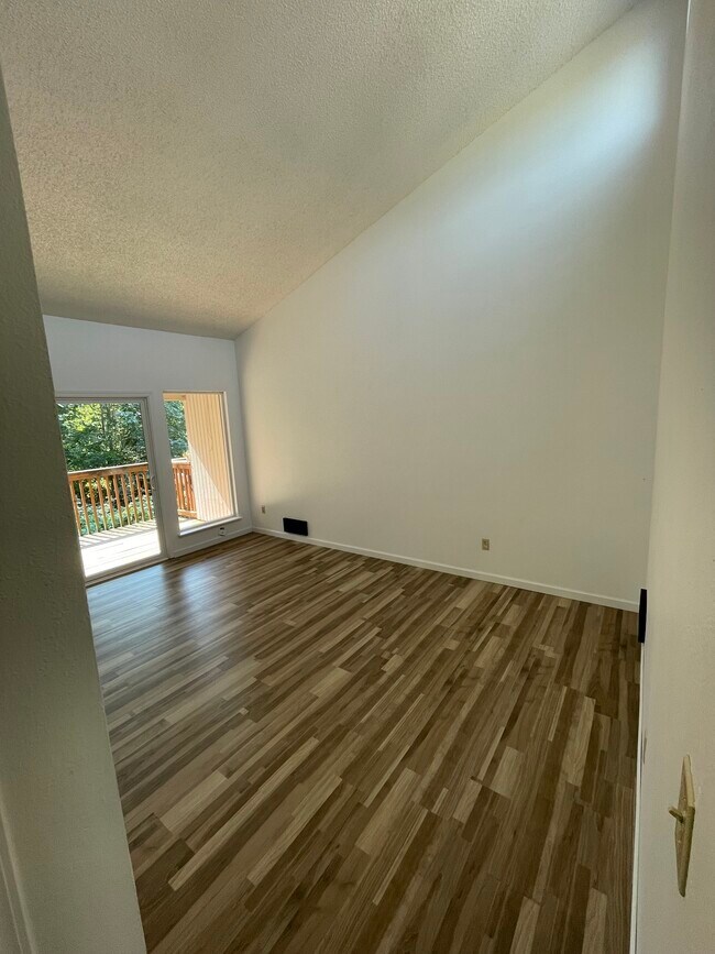 Living area - 1922 87th Avenue Ct W