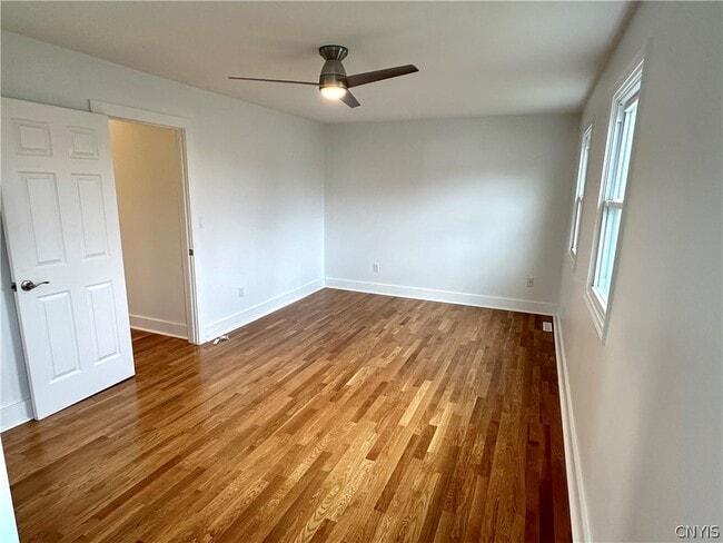 Building Photo - 8662 Bayview Dr
