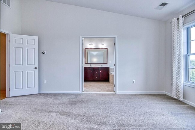 Building Photo - 208 Croft Square