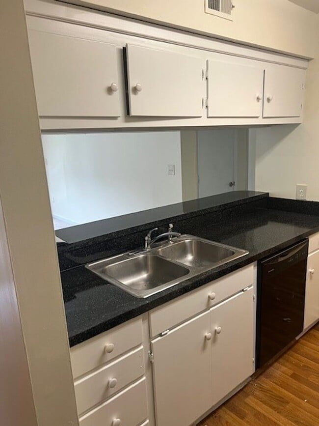 Building Photo - Overlook Condominiums - 2 bedroom- 2 bath