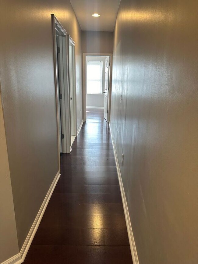 Building Photo - 4 bedrooms