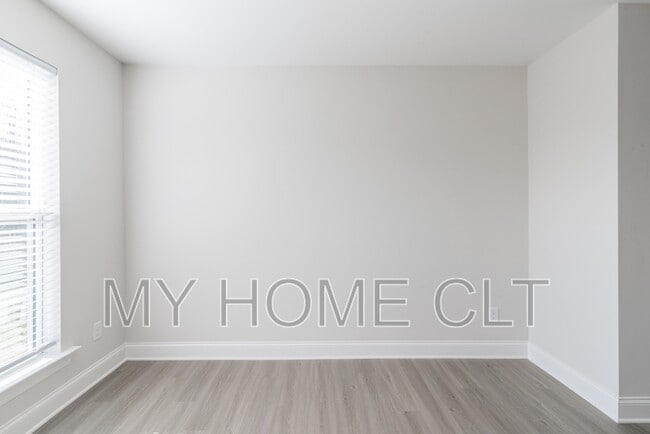 Building Photo - 3636 Trull St