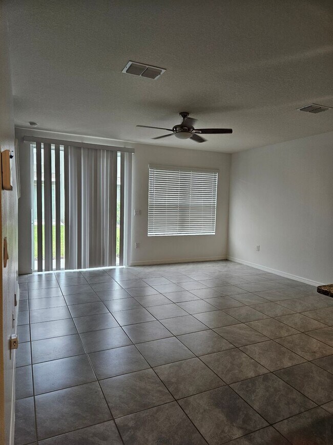 Building Photo - 3 bedroom 2.5 Bath home in Port Orange FL