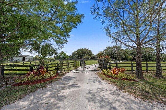 Building Photo - 16820 Deer Path Ln