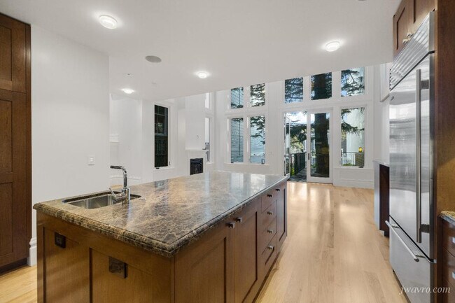 Building Photo - 19 Wilmot St