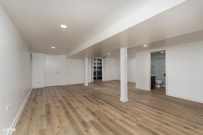 Building Photo - 8924 Oleander Ave