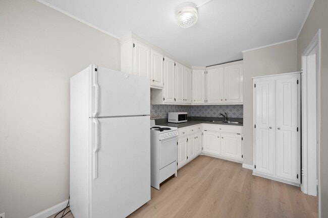 Building Photo - 521 Hawkins Rd